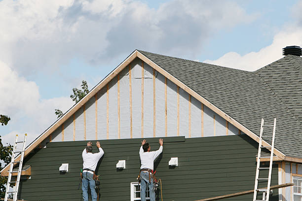 Professional Siding technician working in Parkton, MD